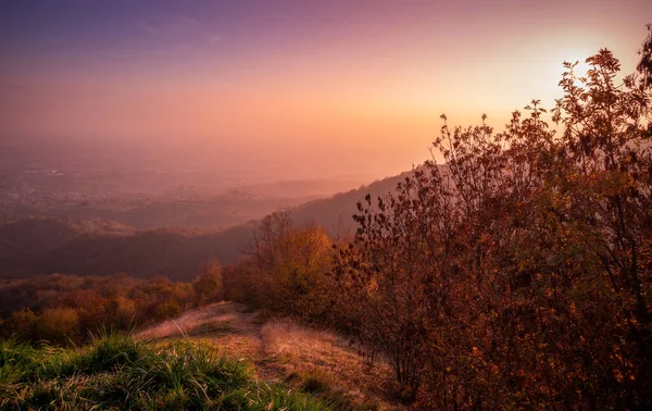 Sonbaharda Asolo Hills 'te gün batımı, Treviso eyaletinden Venedik Gölüne manzara