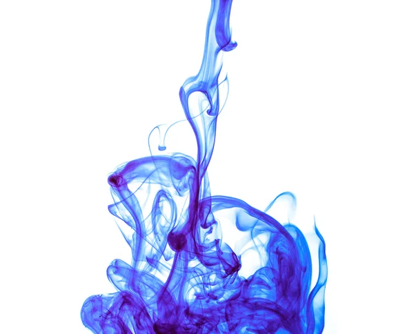 Tinta azul se arremolinan bajo el agua Imagen De Stock