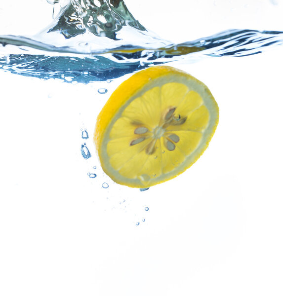 sliced lemon drops under water