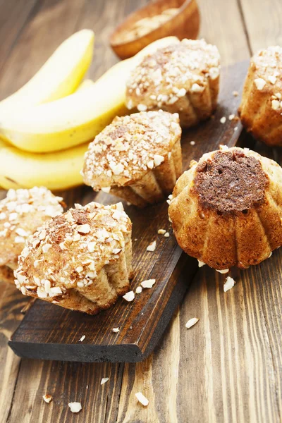 Hemgjord banan muffins med mandel — Stockfoto