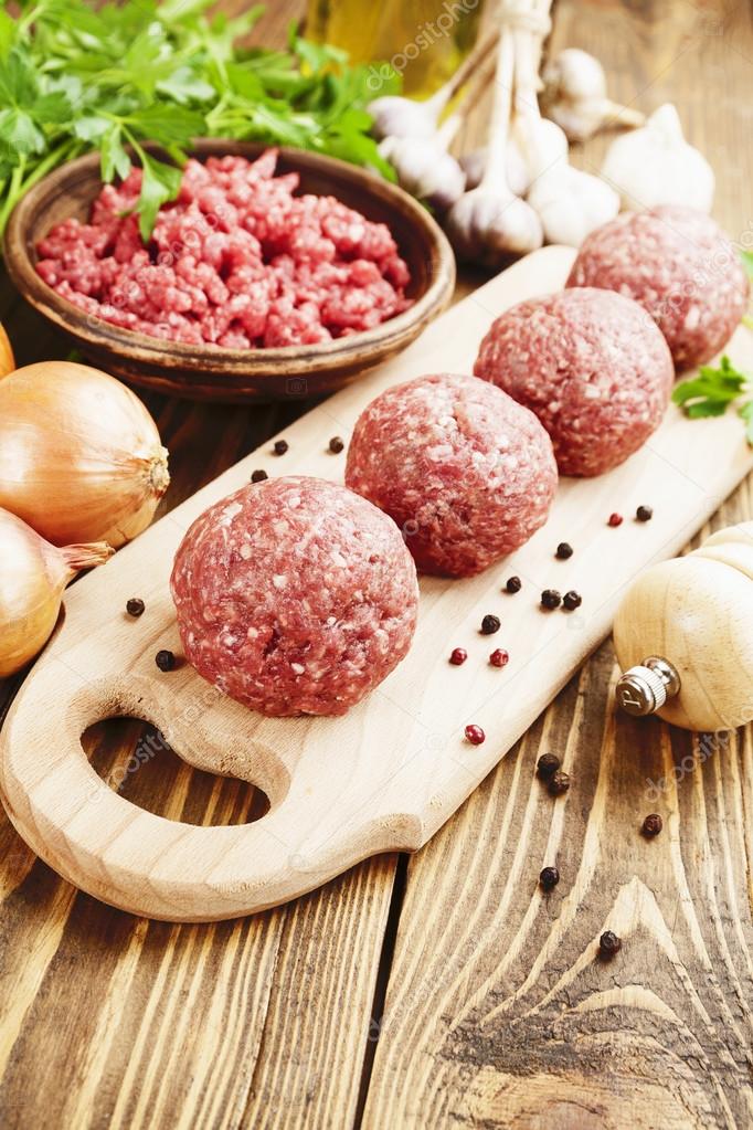Raw meatballs on the table