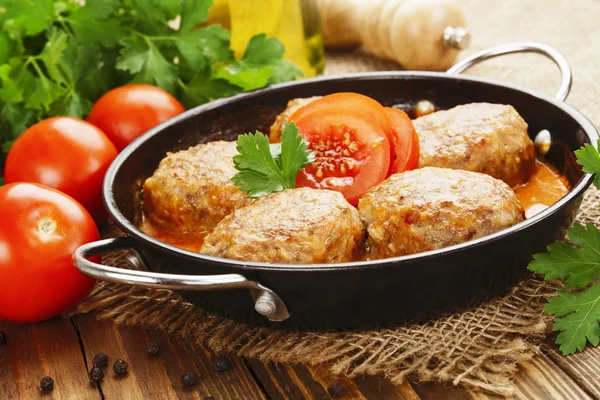 Meat cutlets with cabbage — Stock Photo, Image