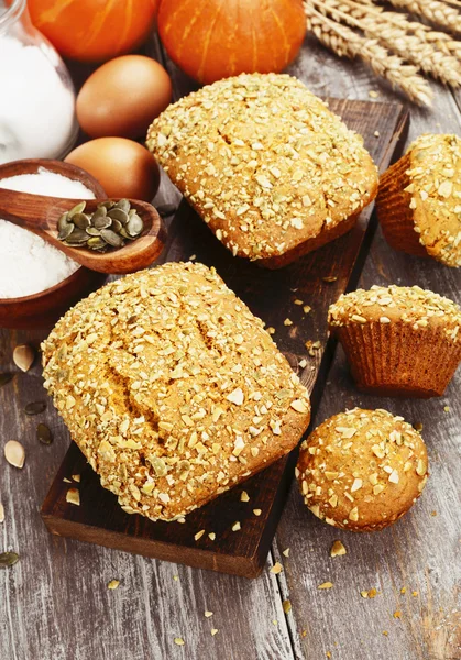 Ev yapımı kabak kekler  