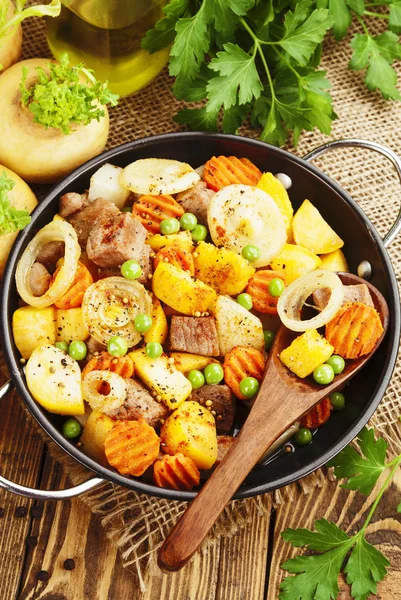 Guisado de carne com legumes — Fotografia de Stock