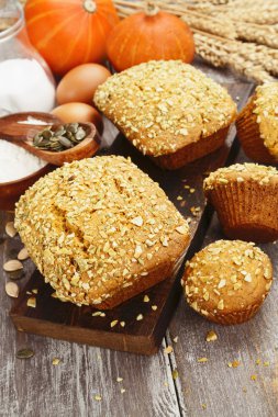Ev yapımı kabak kekler 
