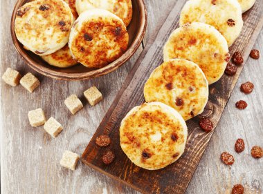 Yazlık krep kuru üzüm ile 