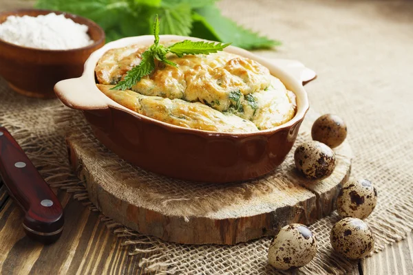 Pie with nettles — Stock Photo, Image