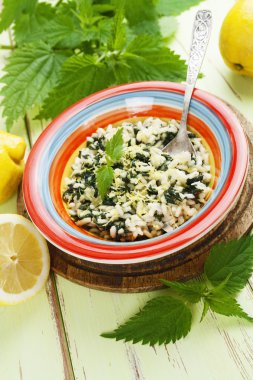Risotto nettles ve limon ile 