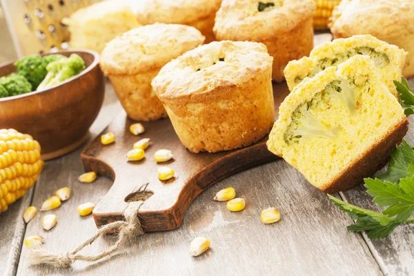 Muffins de milho com brócolis — Fotografia de Stock