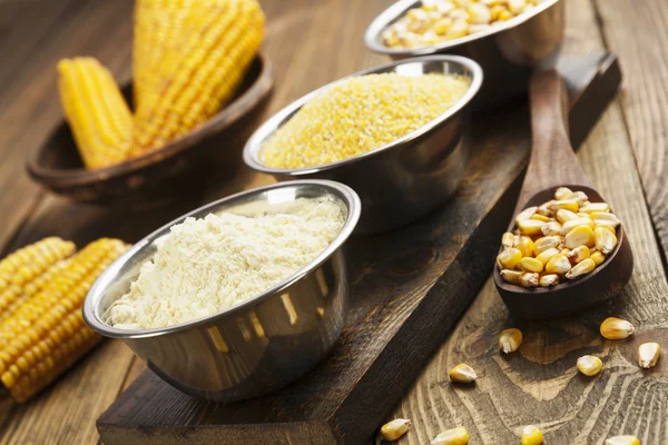 Harina de maíz, cereales y granos —  Fotos de Stock