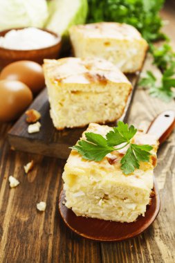 Lahana ve yumurta ile pasta