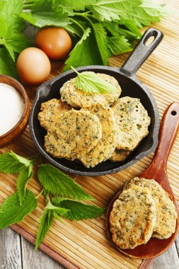 Isırgan otu ile irmik gözleme 