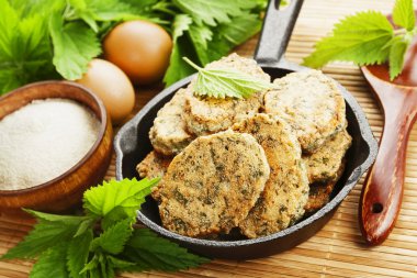 Isırgan otu ile irmik gözleme