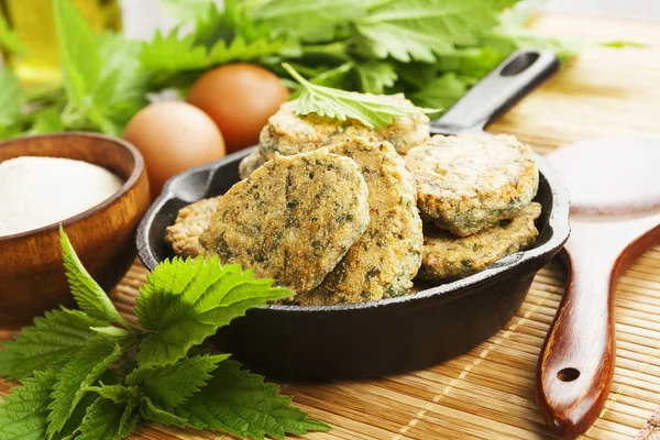 Isırgan otu ile irmik gözleme