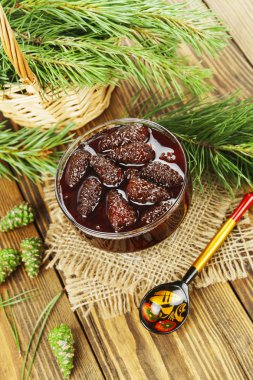 Çam kozalakları reçel