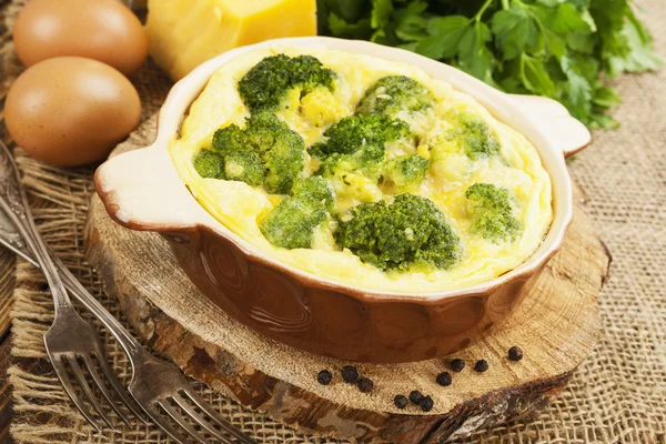 Broccoli al forno con formaggio e uova — Foto Stock