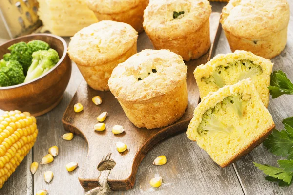 Corn muffins med broccoli — Stockfoto