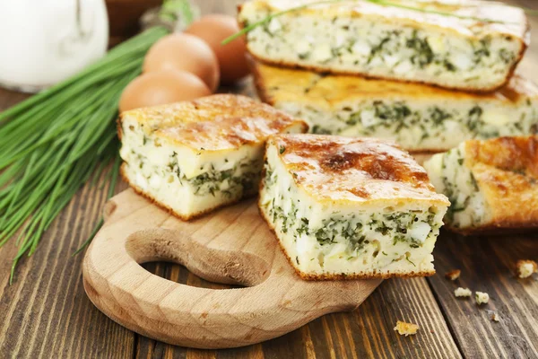 Tarta con cebolla de primavera —  Fotos de Stock