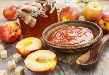 Taze nektarin reçel 