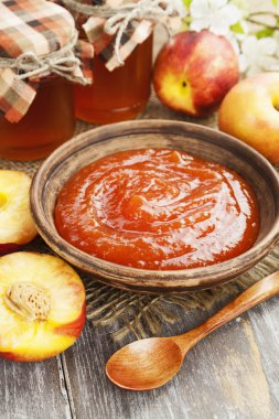 Taze nektarin reçel 