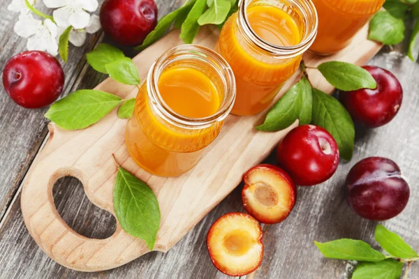 Fresh plum juice — Stock Photo, Image