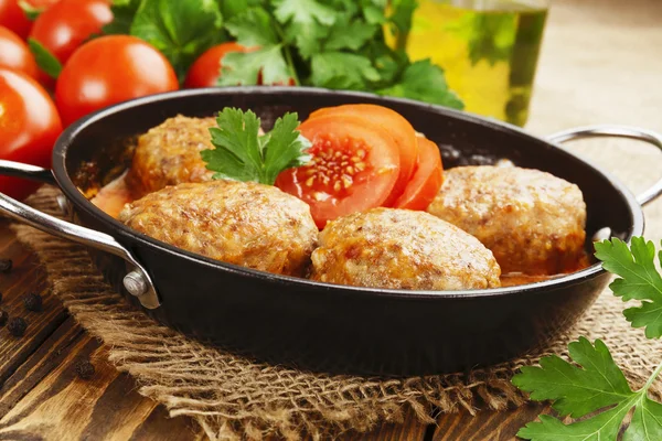 Chuletas de carne con col — Foto de Stock