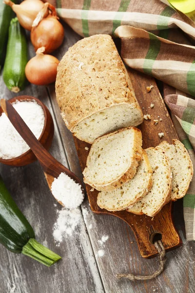 Roti dengan zucchini dan bawang — Stok Foto