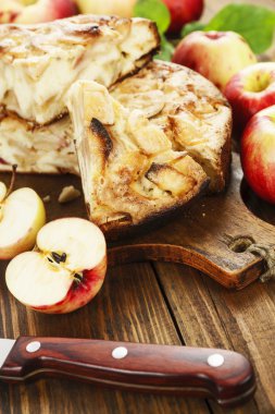 Ev yapımı elmalı turta. 