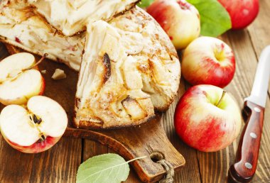 Ev yapımı elmalı turta. 