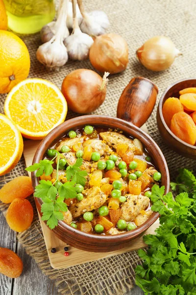 Pollo con naranjas —  Fotos de Stock