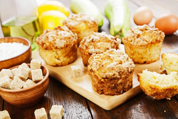 Muffins Aux Courgettes Citron Sur Table — Photo