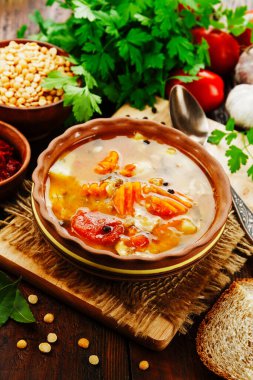 Masada domatesli bezelye çorbası.