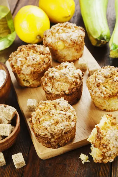 Muffins Aux Courgettes Citron Sur Table — Photo