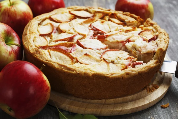 Tarta de manzana. charlotte —  Fotos de Stock