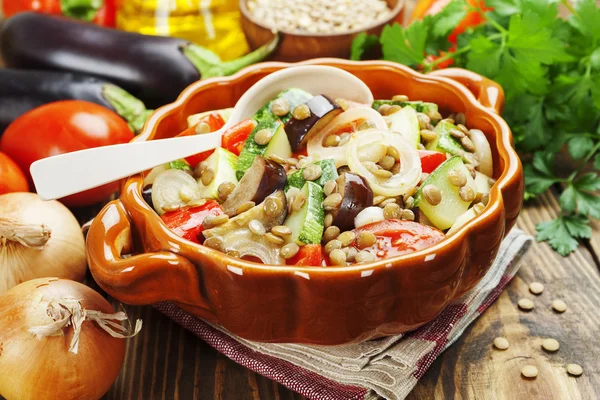 Verduras al vapor y lentejas verdes — Foto de Stock