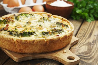 tavuk, mantar ve brokoli quiche lorraine 