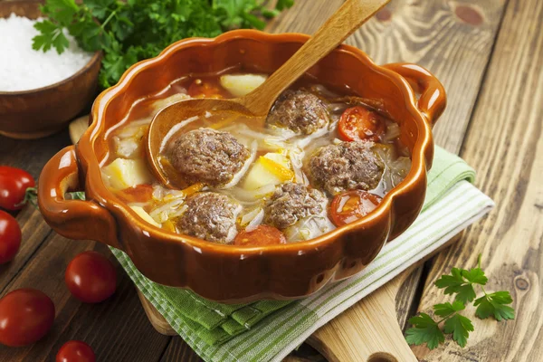 Cabbage soup with meatballs and tomatoes — Stock Photo, Image