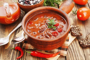 Acılı çorba, Kuru fasulye ve yeşillik 