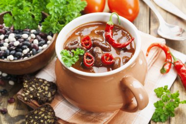 Acılı çorba, Kuru fasulye ve yeşillik 