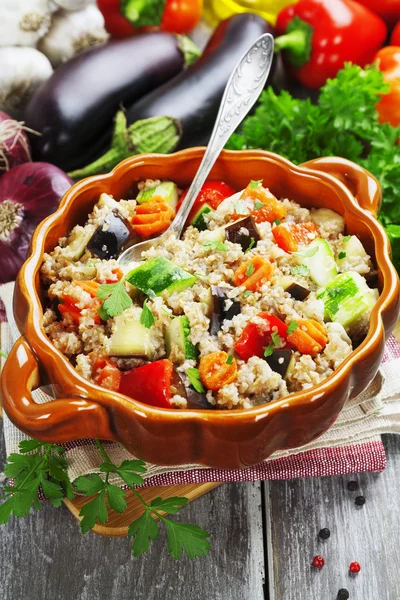 Pilaf with wheat grains and vegetables — Stock Photo, Image