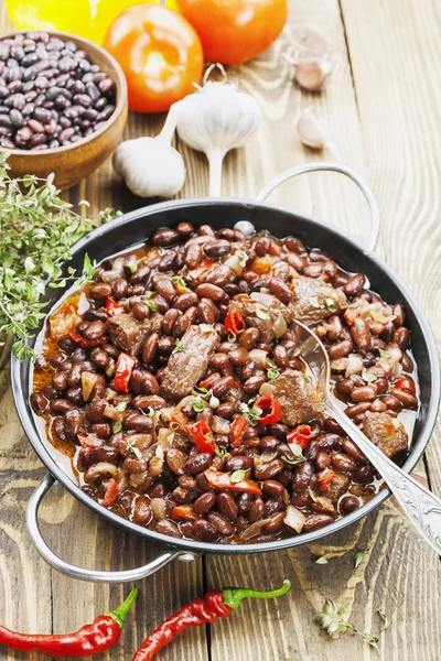 Meat stew with red beans and chili — Stock Photo, Image