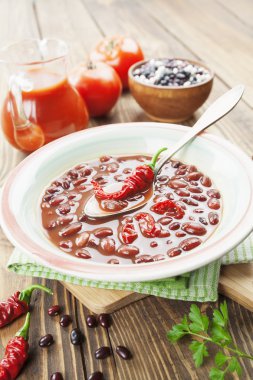 Acılı çorba, Kuru fasulye ve yeşillik