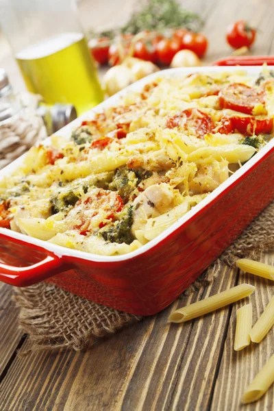Casserole pasta with chicken and broccoli — Stock Photo, Image