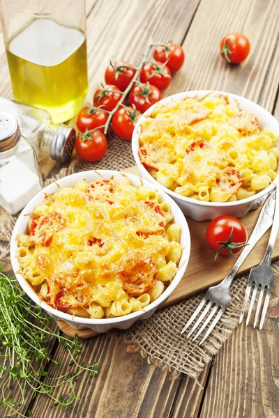 Pasta al horno con tomate y queso —  Fotos de Stock