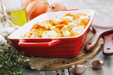 Kabak ile pişmiş tavuk