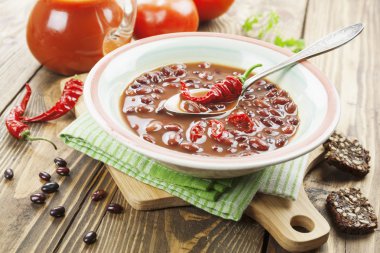 Acılı çorba, Kuru fasulye ve yeşillik