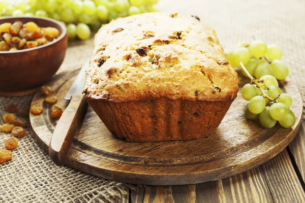 Torta casera con pasas — Foto de Stock