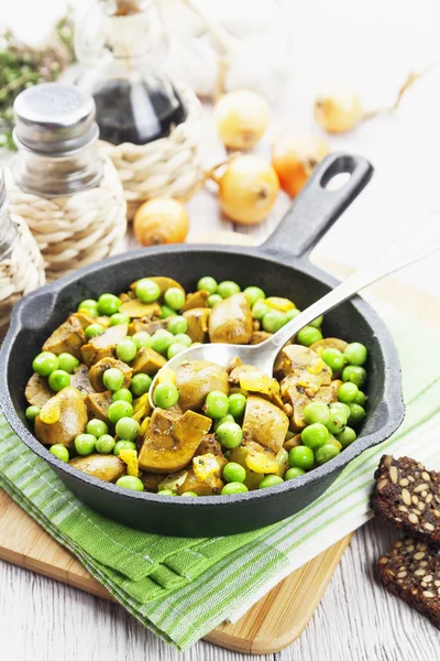 Nieren met groene erwten en curry — Stockfoto