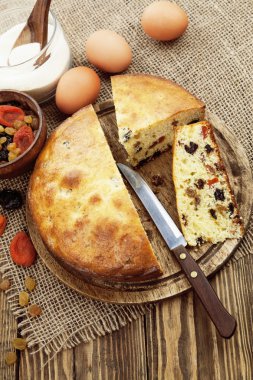 Mannik, irmik kek Kuruyemiş ile