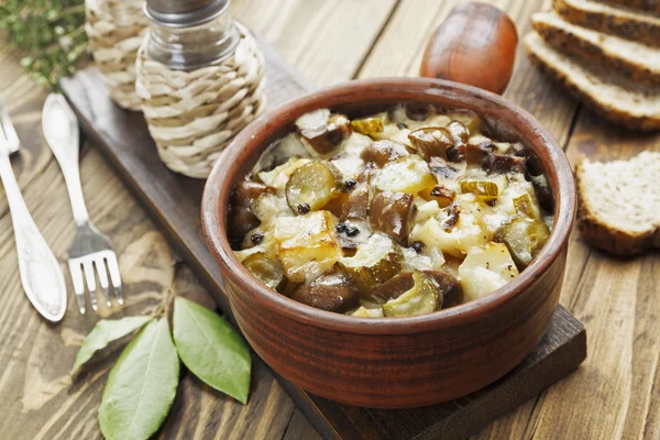 Kidney, stewed with potatoes and pickles — Stock Image Kidney, stewed with potatoes and pickles Royalty Free Stock Images